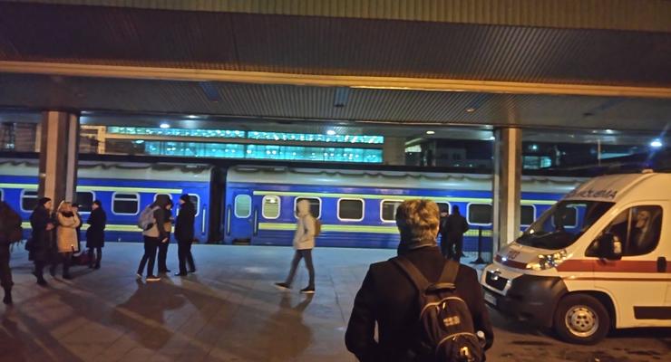 В Киеве эвакуировали более 500 пассажиров поезда