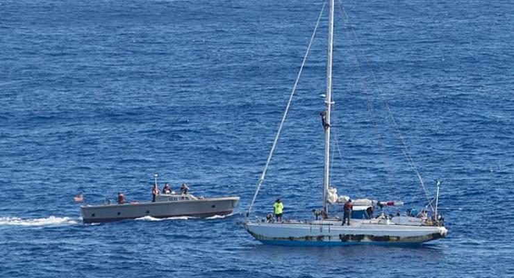 В Тихом океане спасли американок, 5 месяцев дрейфовавших на яхте