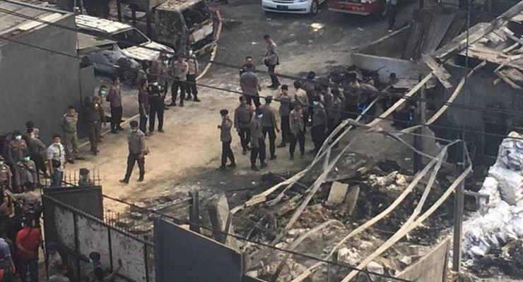 Взрыв на заводе фейерверков в Индонезии: число жертв уже 48