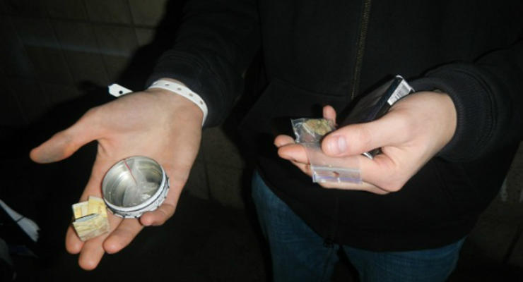 Обыск в ночном клубе Киева: задержаны 17 человек с наркотиками