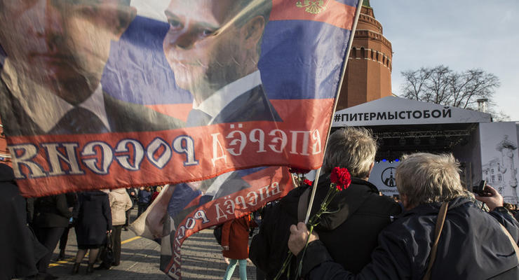 Опрос: Менее половины россиян выступают за поддержку ЛДНР
