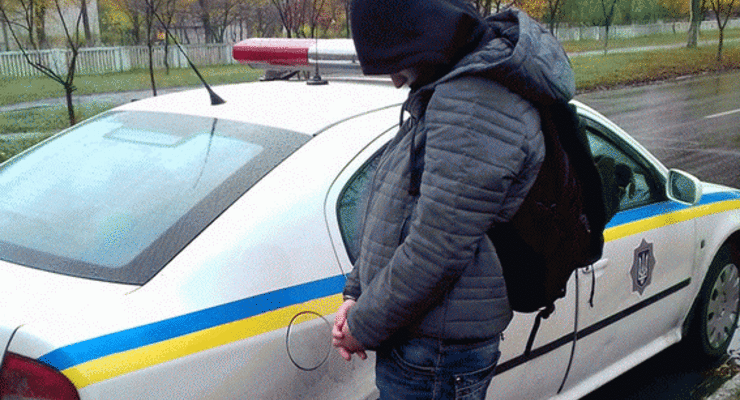 В Луганской области мужчина с ножом напал на полицейского