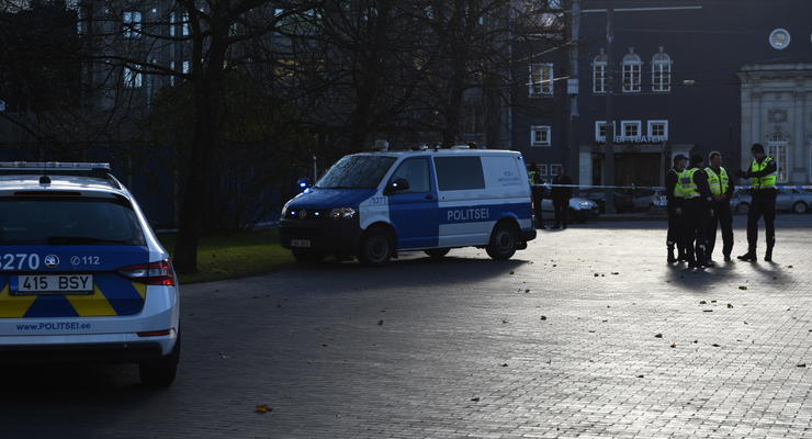 Появилось видео, как в Таллине полиция застрелила махавшего ножами мужчину