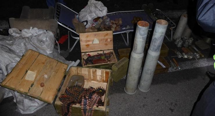 В Киеве задержали авто с арсеналом боеприпасов