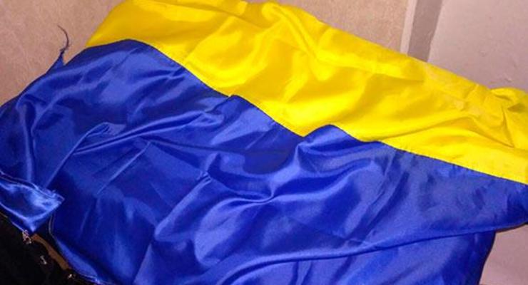 В Херсонской области задержали парня за кражу флага Украины
