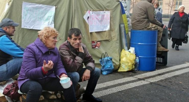 Геращенко: Люди из палаток обыскивают посетителей Рады