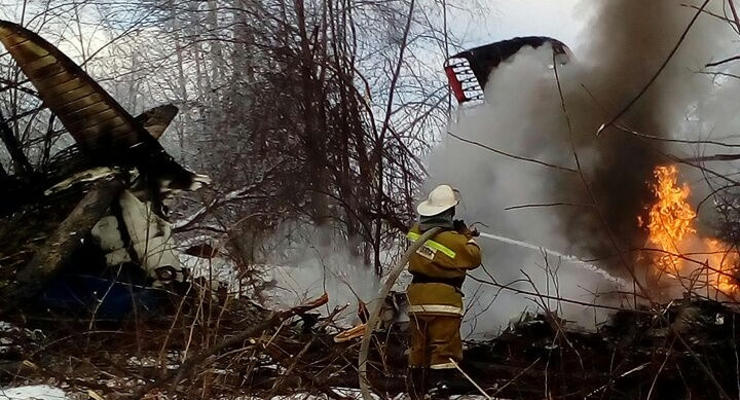 В России возле жилых домов разбился пассажирский самолет
