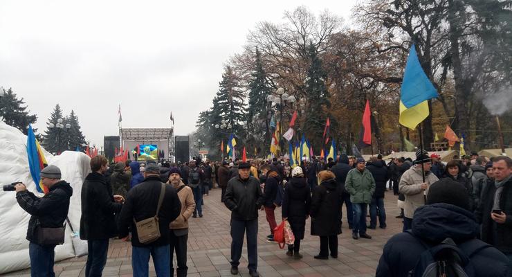 Под Радой митинг, полиция перекрыла Грушевского