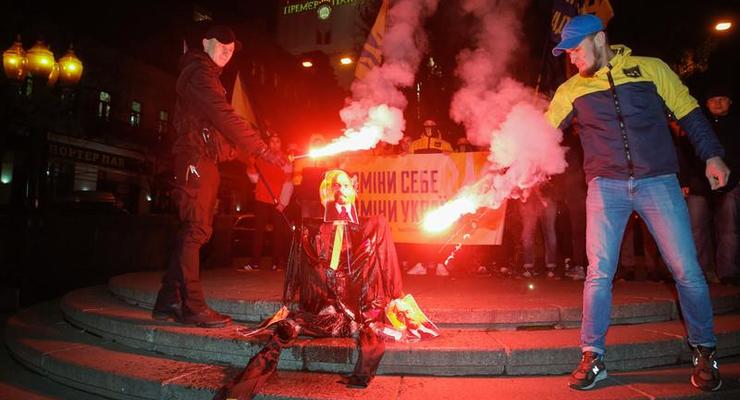 В центре Киева сожгли чучело Ленина