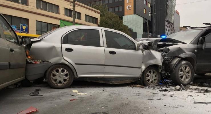 В Киеве столкнулись три авто, один человек погиб