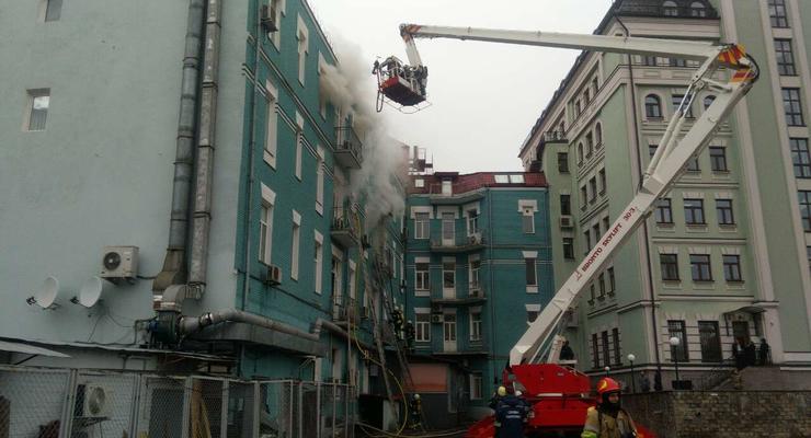 В центре Киева возник пожар в ресторане