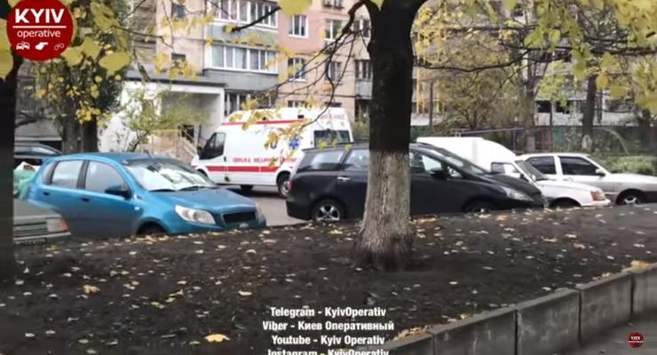 В Киеве девушка выбросилась из окна из-за неразделенной любви
