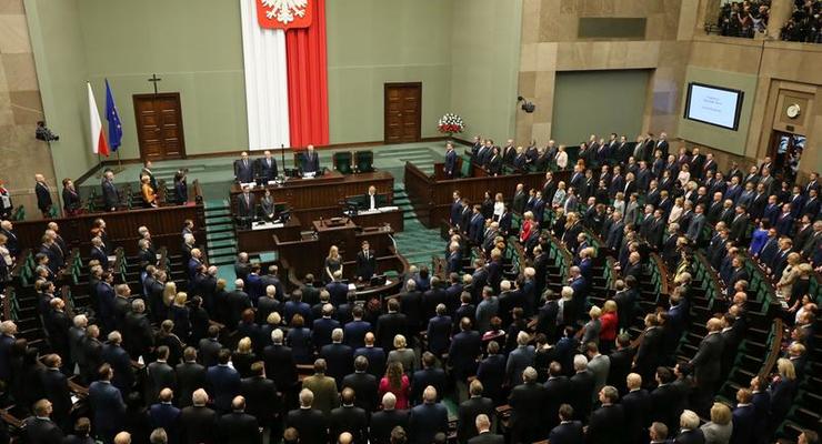 Польша создает институт исторической политики для противодействия соседям