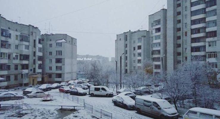 В Украину пришла зима: часть страны засыпало снегом