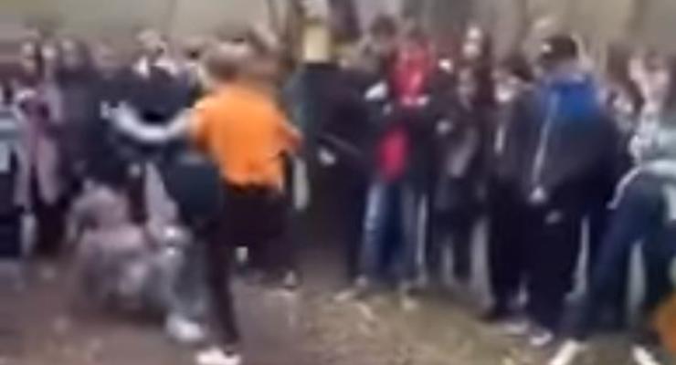 В Каховке полиция открыла дело по факту жестокой драки школьниц