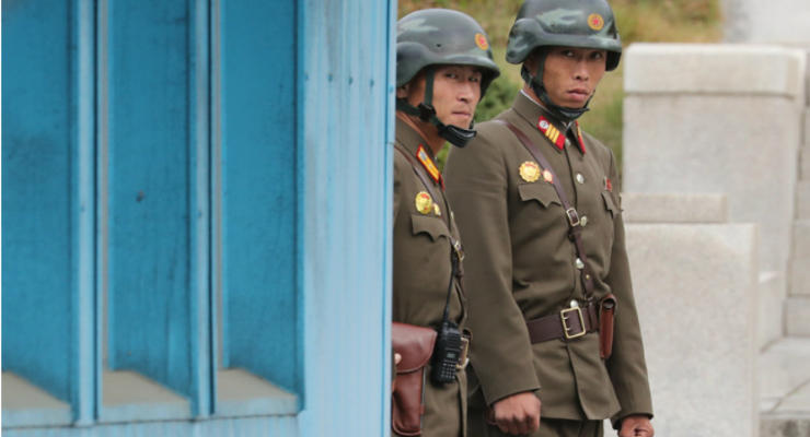 Побег из КНДР в Южную Корею: военный получил пять пуль