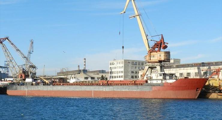 В Керченском проливе судовладелец бросил корабль