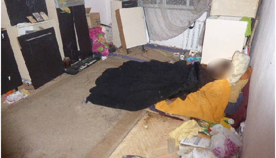 В Киеве женщина почти месяц прожила с трупом матери