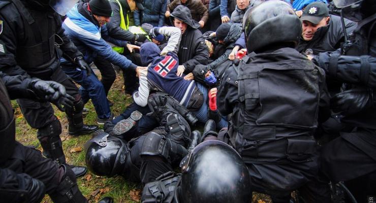 В Одессе митинг перешел в потасовку: начальнику полиции разбили голову