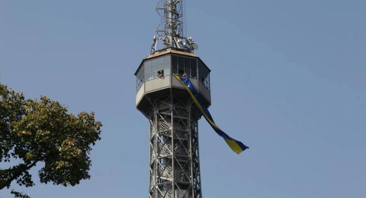 В Праге развернули флаг Украины, чтобы напомнить об агрессии РФ