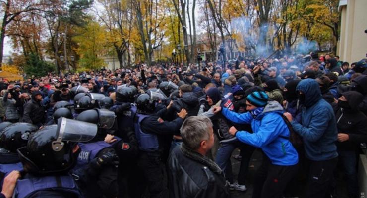 Во время митинга в Одессе пострадали 20 полицейских