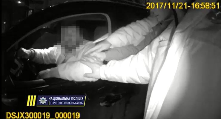В Тернополе депутат на инвалидной коляске напал на полицейских
