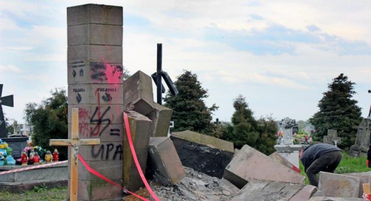 В Польше остатки памятника УПА использовали для ремонта дорог