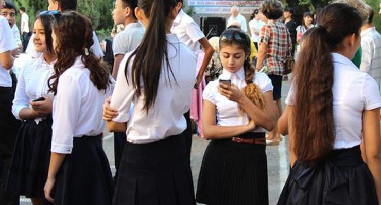 Власти Узбекистана затеяли массовые проверки девственности