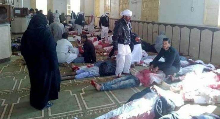 Теракт в Египте: от взрыва в мечети погибли десятки людей