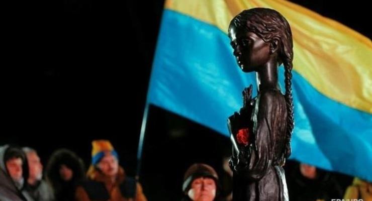 Нас хотели уничтожить: Порошенко и Гройсман обратились к украинцам