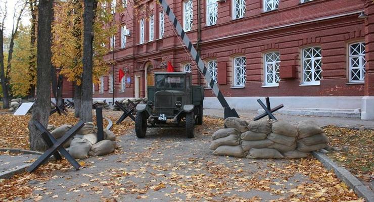 Нацкорпус разгромил декорации к сериалу про НКВД