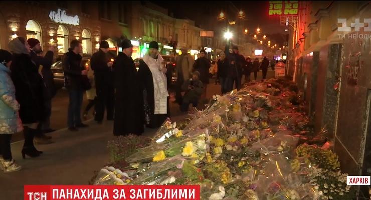 В Харькове на месте смертельного ДТП панихидой почтили 40-й день от аварии