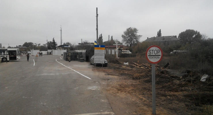 Боевики обстреляли гражданских на КПВВ Майорск