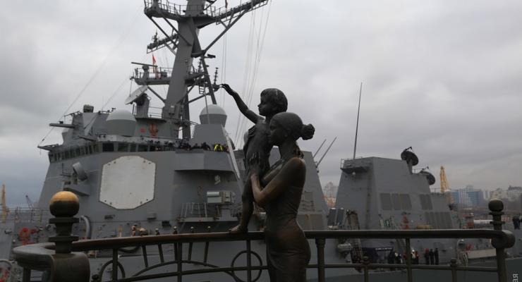 Эсминец ВМС США вошел в порт Одессы