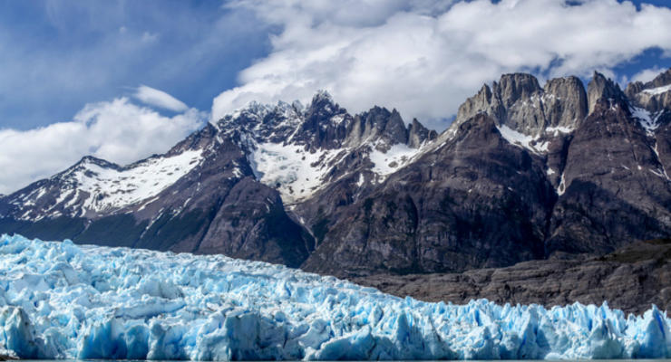 От ледника в Чили откололся огромный айсберг