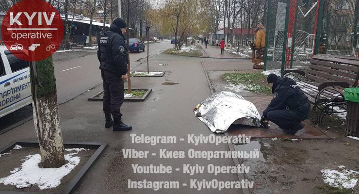 Под Киевом на глазах у прохожих умер мужчина