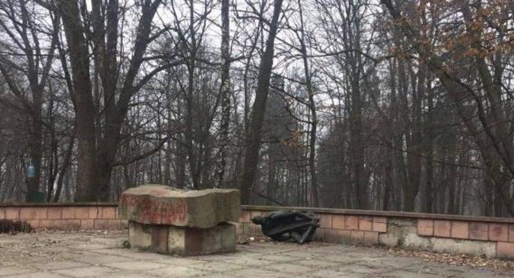 Во Львове повредили памятник коммунисту Великановичу
