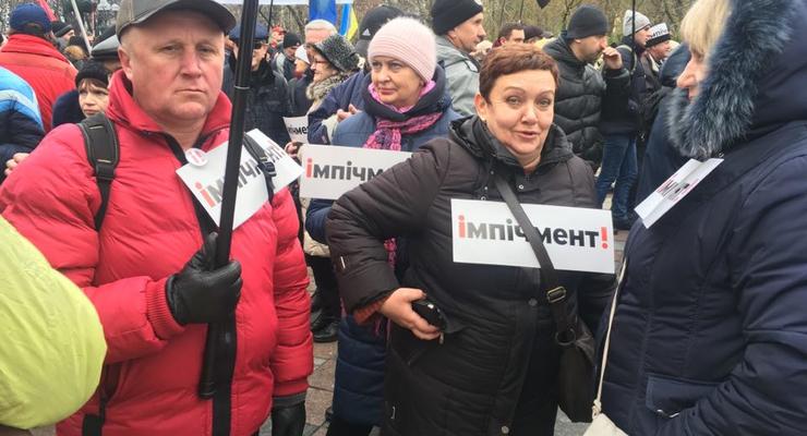В Киеве проходит марш за импичмент Порошенко