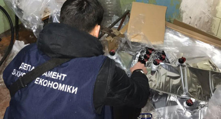 В Киевской области полиция нашла подпольный спиртзавод
