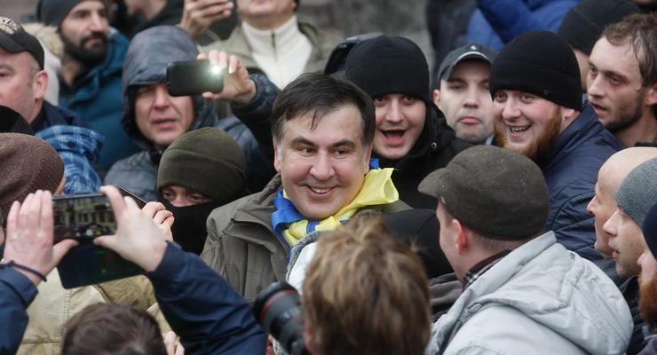 Саакашвили анонсировал брифинг под Верховной Радой