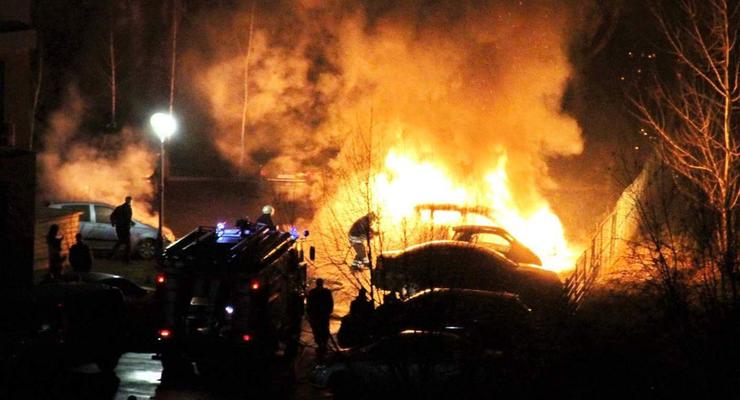 Под Киевом из-за взрывов загорелось авто - соцсети