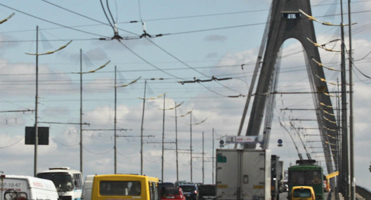 В Киеве в субботу ограничат движение на Московском и Южном мосту