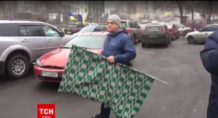 Одеяло для прокурора: Автомайдан направился к дому Луценко