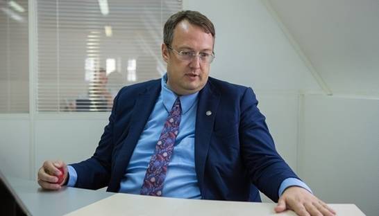 Геращенко объяснил, почему вылизывал тарелку в ресторане