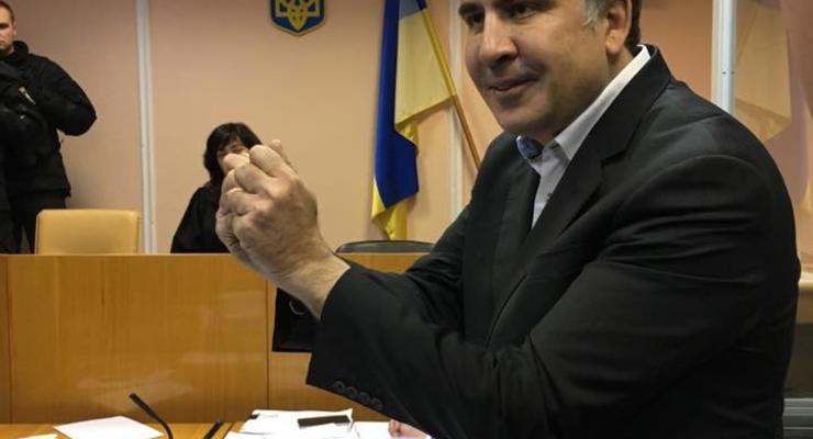 Саакашвили спел на суде гимны Украины и Грузии