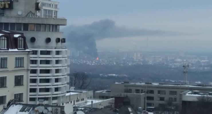 В Киеве масштабный пожар: работают 14 экипажей
