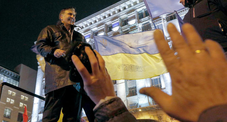 В Кремле "с большим волнением" следят за Саакашвили