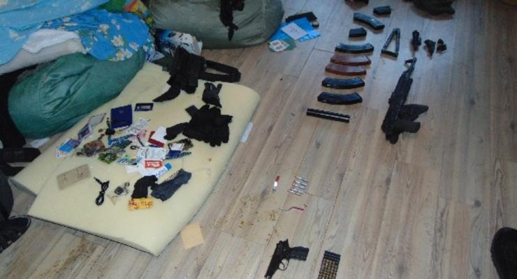 У киевлянина полиция нашла склад оружия и боеприпасов