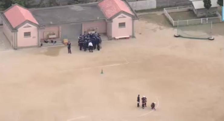В Японии фрагмент вертолета упал на территории школы, пострадал ребенок