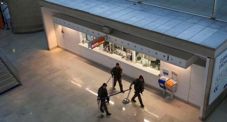 В аэропорту Парижа бездомный вынес 300 тысяч евро из хранилища